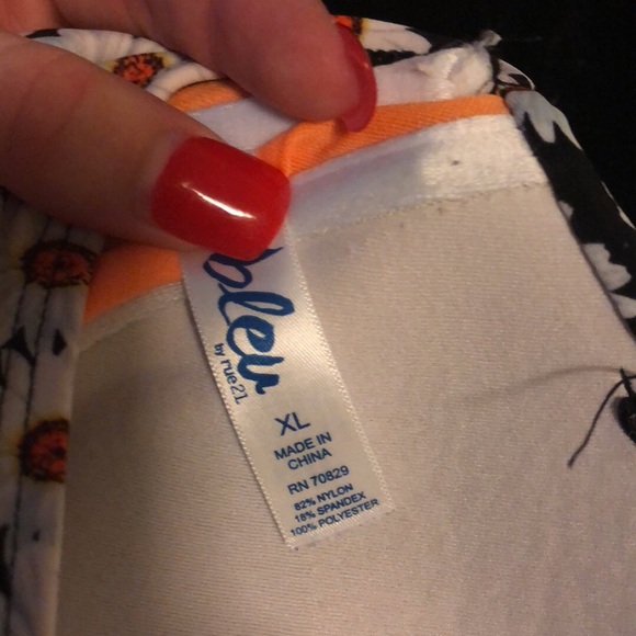 Daisy bikini top XL - Picture 3 of 3